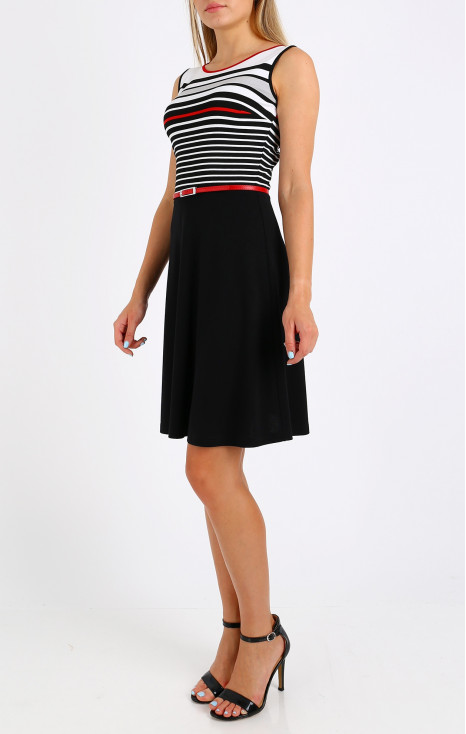 Sleeveless dress in stripes