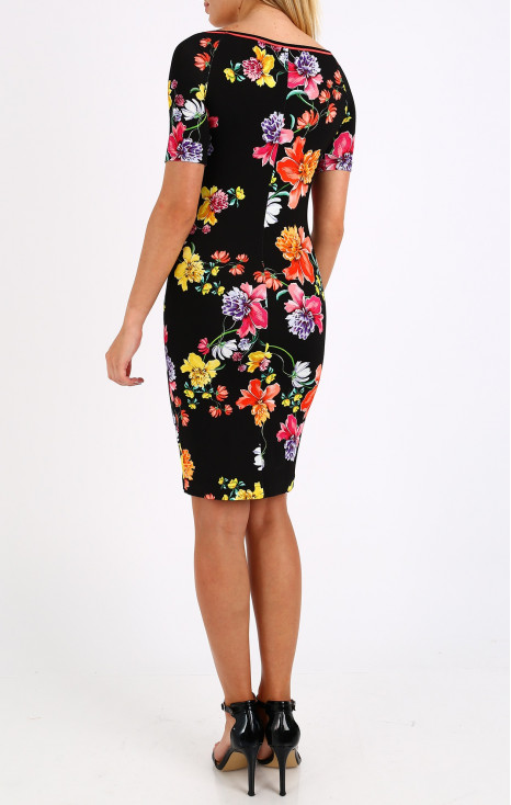 Fitted dress with short sleeves