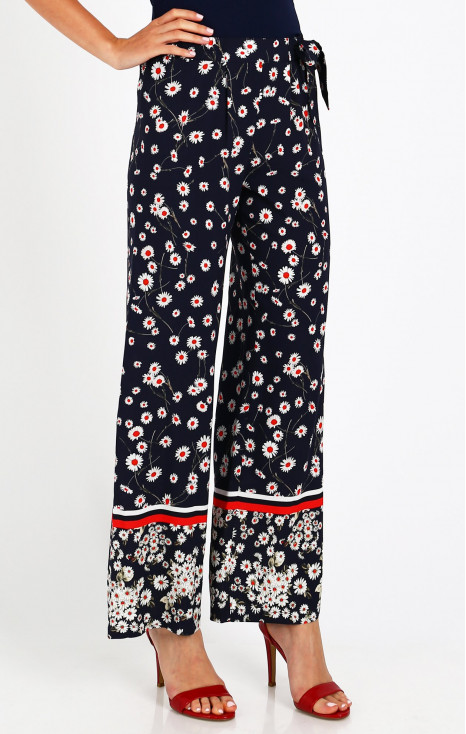 Tie Belt Trousers with a Print in Red