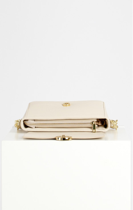 Shoulder bag with a Gold Chain in Cream