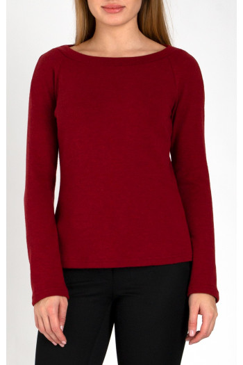 Warm sweater with long sleeves in Red Dahlia color
