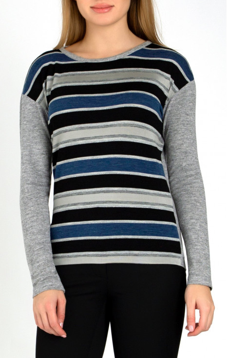 Loose silhouette top in gray color with stripes