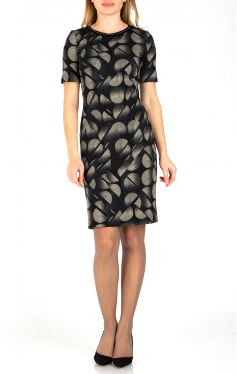 Stylish straight-fit dress with graphic pattern
