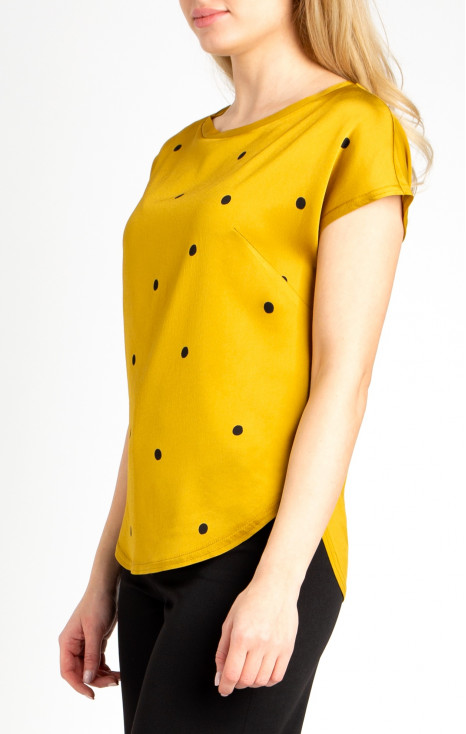 Attractive loose silhouette blouse