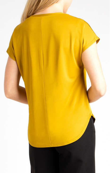 Attractive loose silhouette blouse