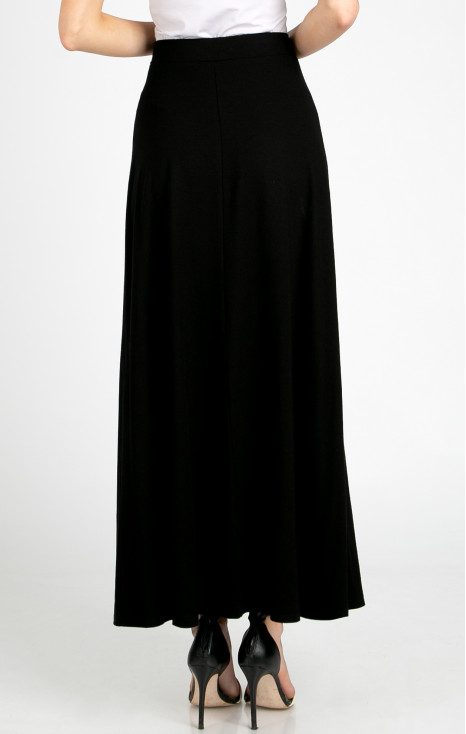 Black maxi skirt [1]