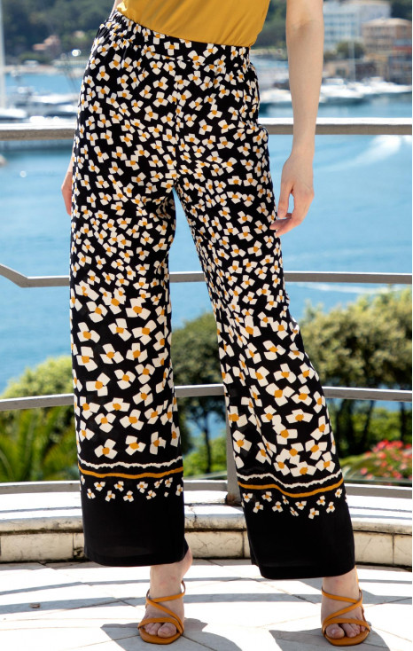 Wide Leg Trousers in Floral Print [1]
