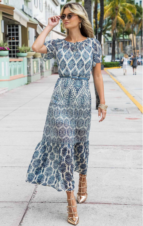 Flowing maxi dress with an eye-catching graphic print