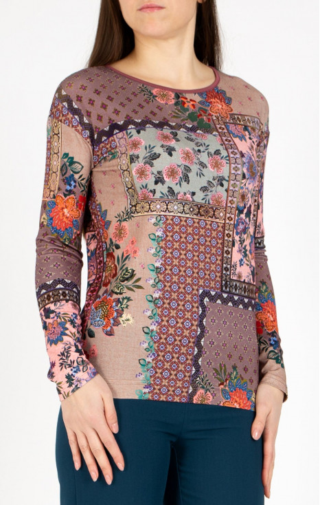 Blouse with floral motifs