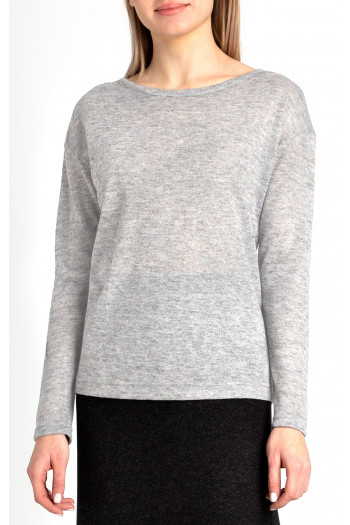 Loose silhouette sweater