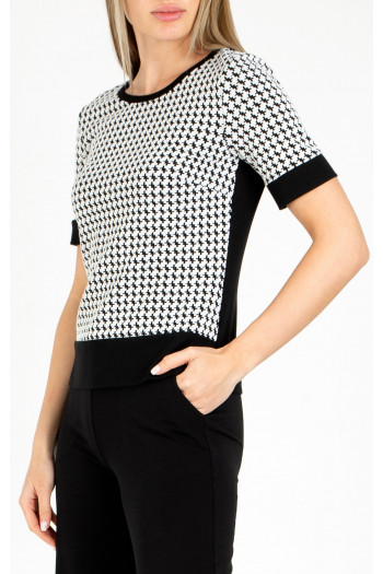 Stylish short sleeve blouse in Black and White