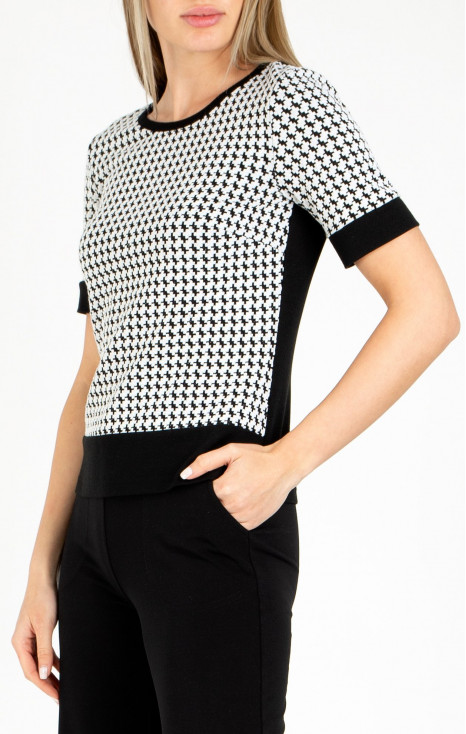 Stylish short sleeve blouse in Black and White