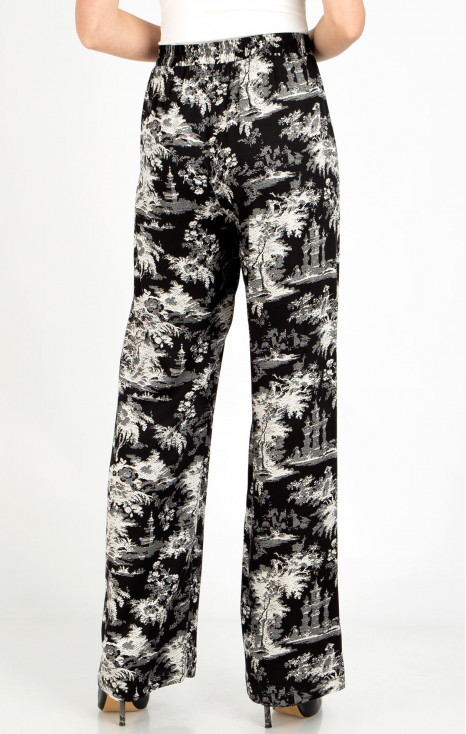 Pants in lightweight viscose with black white print