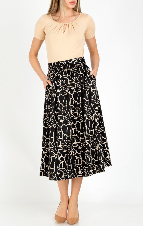 High Waist Midi Skirt in Black [1]