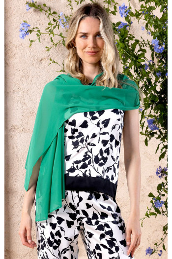 Lightweight scarf in Green