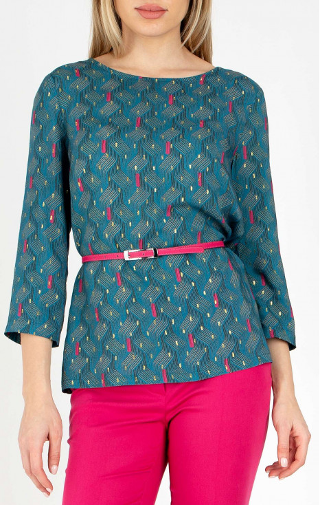 Loose silhouette top