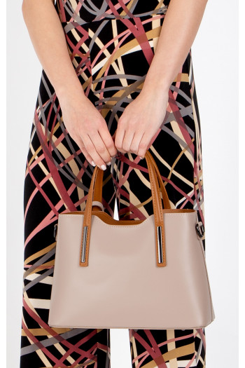 Stylish medium leather bag