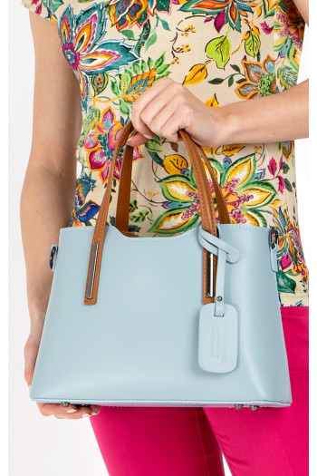 Stylish medium leather bag