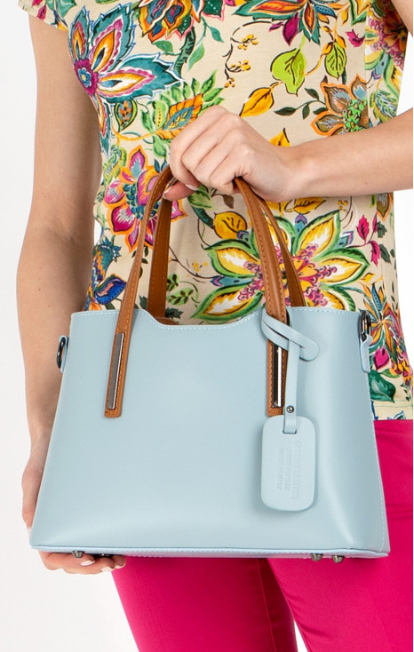 Stylish medium leather bag