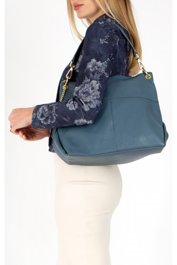 Genuine leather bag with zipper fastening