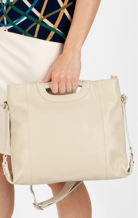 Stylish and practical medium leather bag [1]
