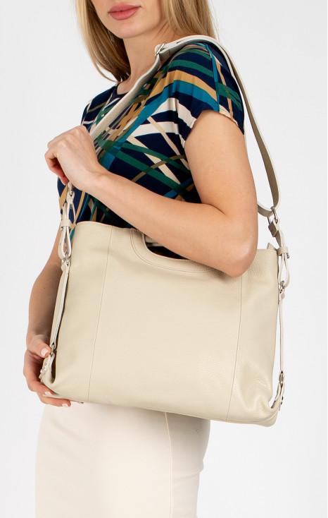 Stylish and practical medium leather bag