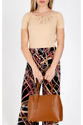 Stylish medium leather bag in Caramel Cafe colour