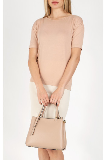 Stylish and practical medium leather bag [1]