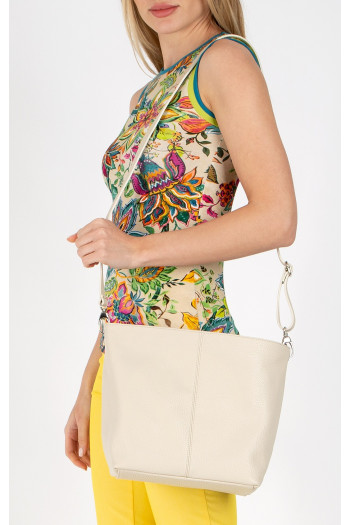 Stylish and practical medium leather bag