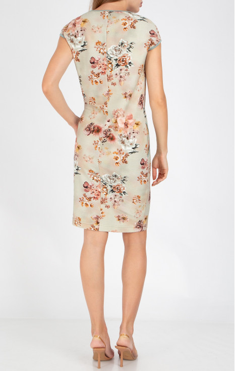 Summer dress in a free silhouette with pockets