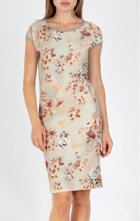 Summer dress in a free silhouette with pockets