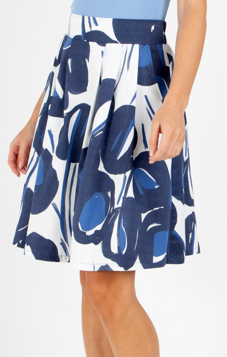 Flared cotton skirt with an abstract print in blue and white