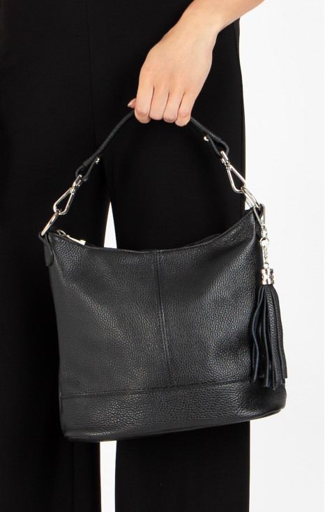 Stylish and practical medium leather bag [1]