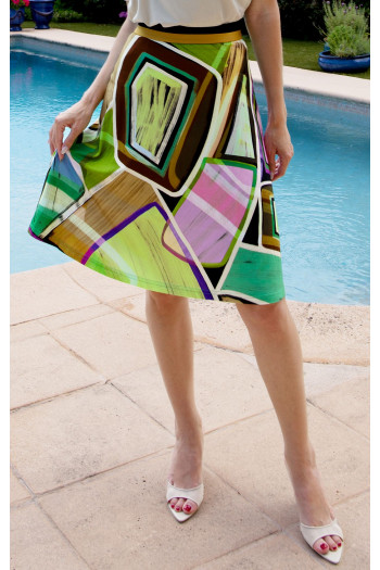 Short flared skirt with a geometric print in Paradise Green