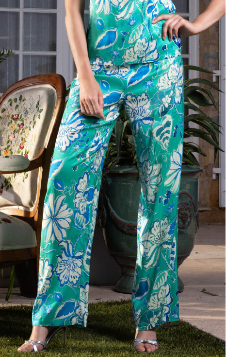 Elegant summer trousers made of viscose with a satin finish in Mint Leaf, featuring a floral print