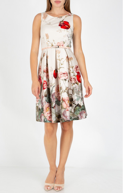 Feminine dress with a beautiful floral print