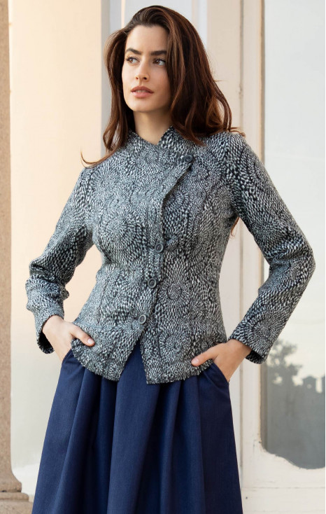 Spectacular jacket with asymmetric fastening in Black & White