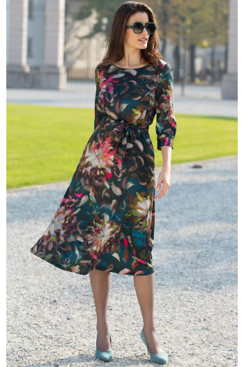 Elegant midi dress in soft satin fabric