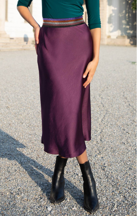 Elegant satin midi skirt in Grape Wine