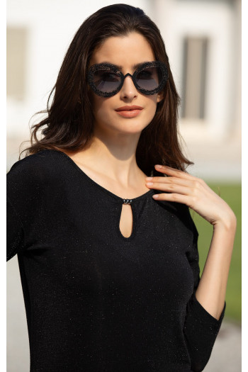 Stylish blouse in Black colour with sparkly threads [1]