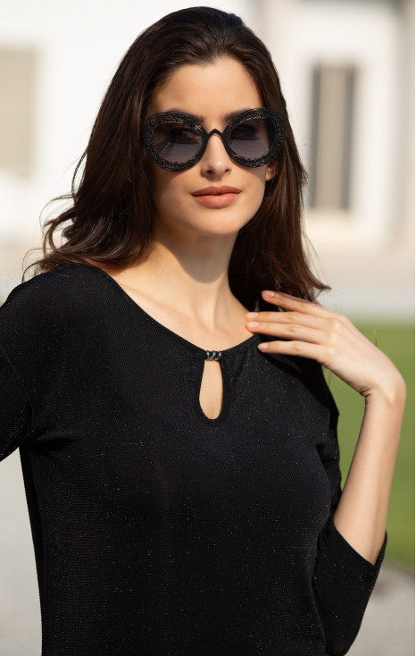 Stylish blouse in Black colour with sparkly threads [1]