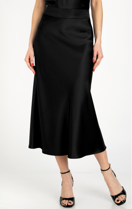 Elegant satin skirt in Black