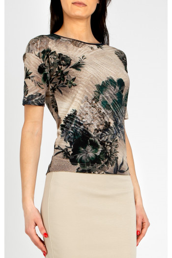 Loose-fit blouse in Beige with a dynamic floral print