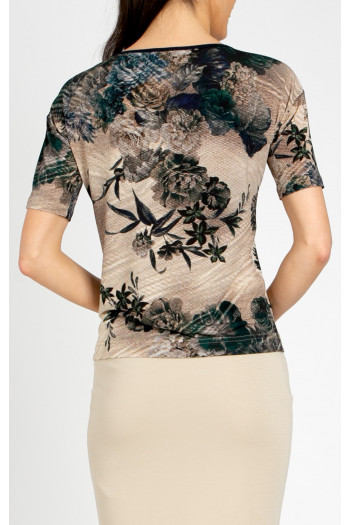 Loose-fit blouse in Beige with a dynamic floral print [1]