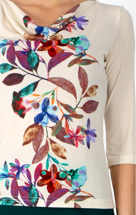 Elegant blouse in Vanilla Ice with a vertical floral pattern