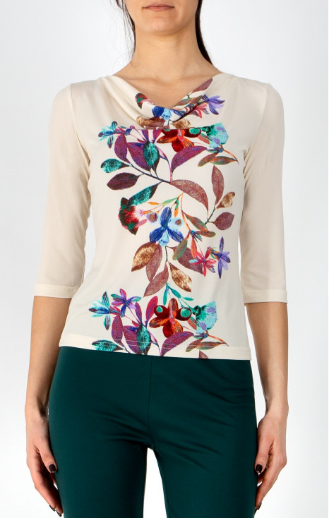 Elegant blouse in Vanilla Ice with a vertical floral pattern