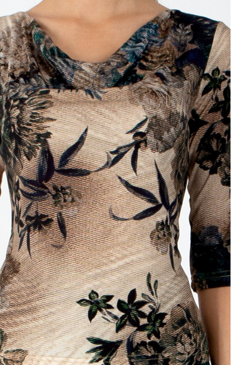 Stylish blouse in Beige with a dynamic floral print