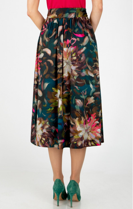 Midi skirt in luxurious viscose in &ldquo;Ocean Depth&rdquo; green with a painterly floral print