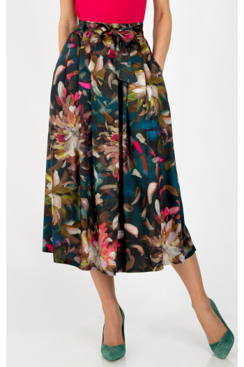 Midi skirt in luxurious viscose in “Ocean Depth” green with a painterly floral print