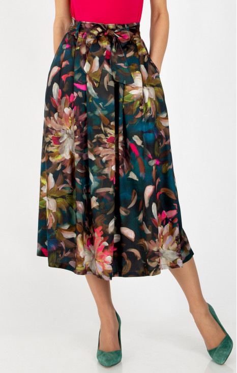 Midi skirt in luxurious viscose in &ldquo;Ocean Depth&rdquo; green with a painterly floral print